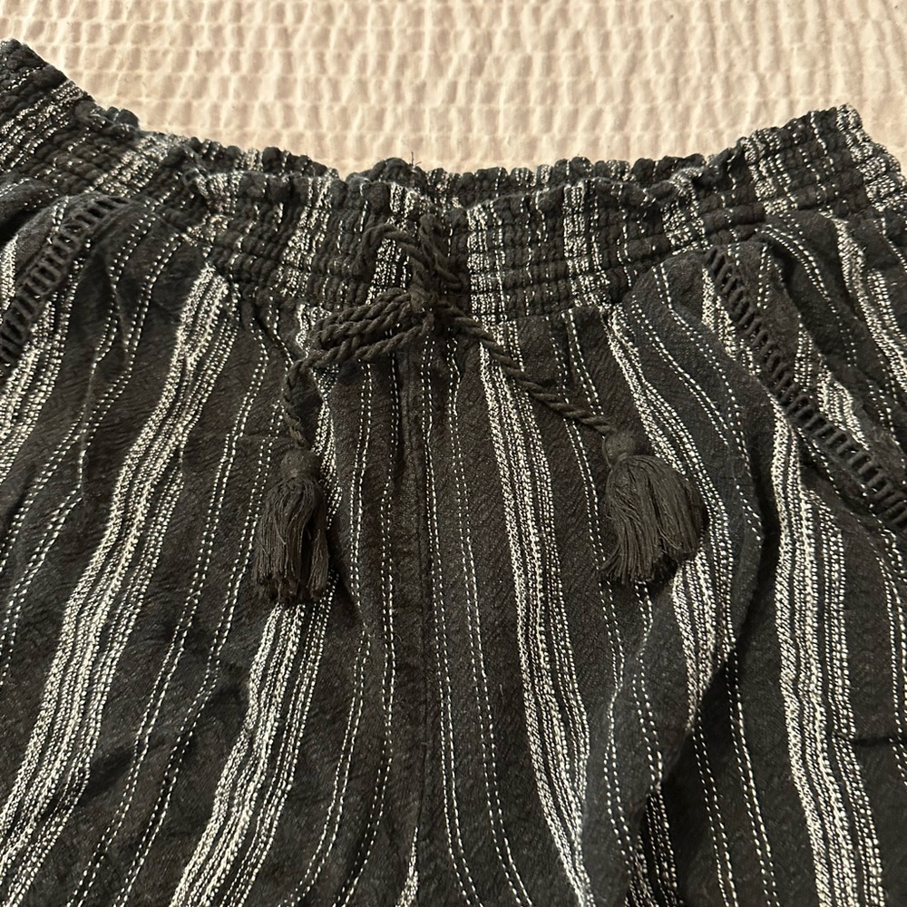 Women’s or Junior’s Black & White, Briggs Shorts, Size Medium - Picture 7 of 10